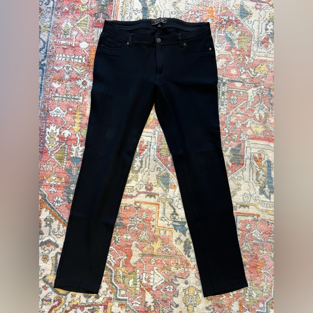 Women’s black stretchy pants